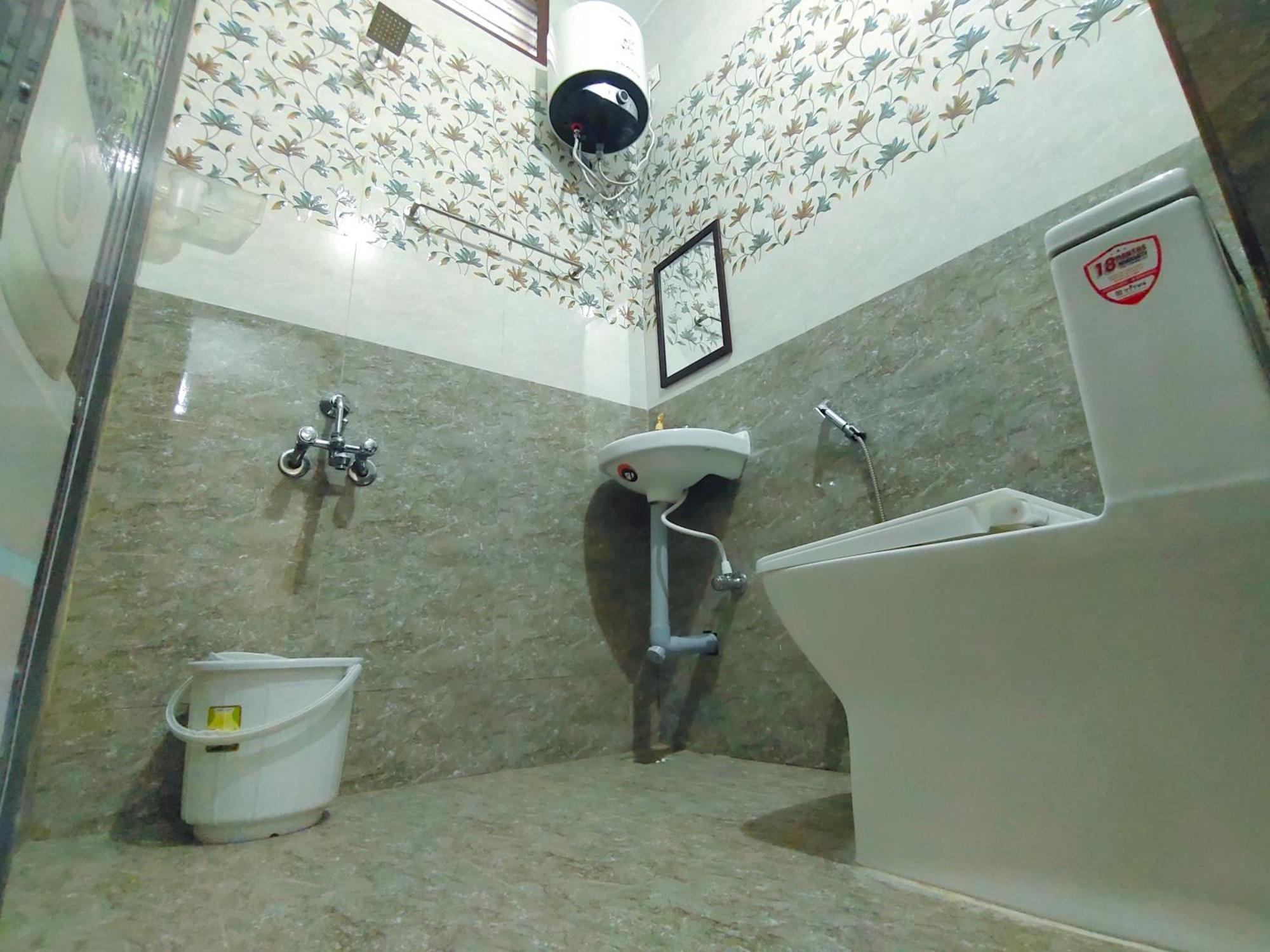 PV Inn Pondicherry Bagian luar foto