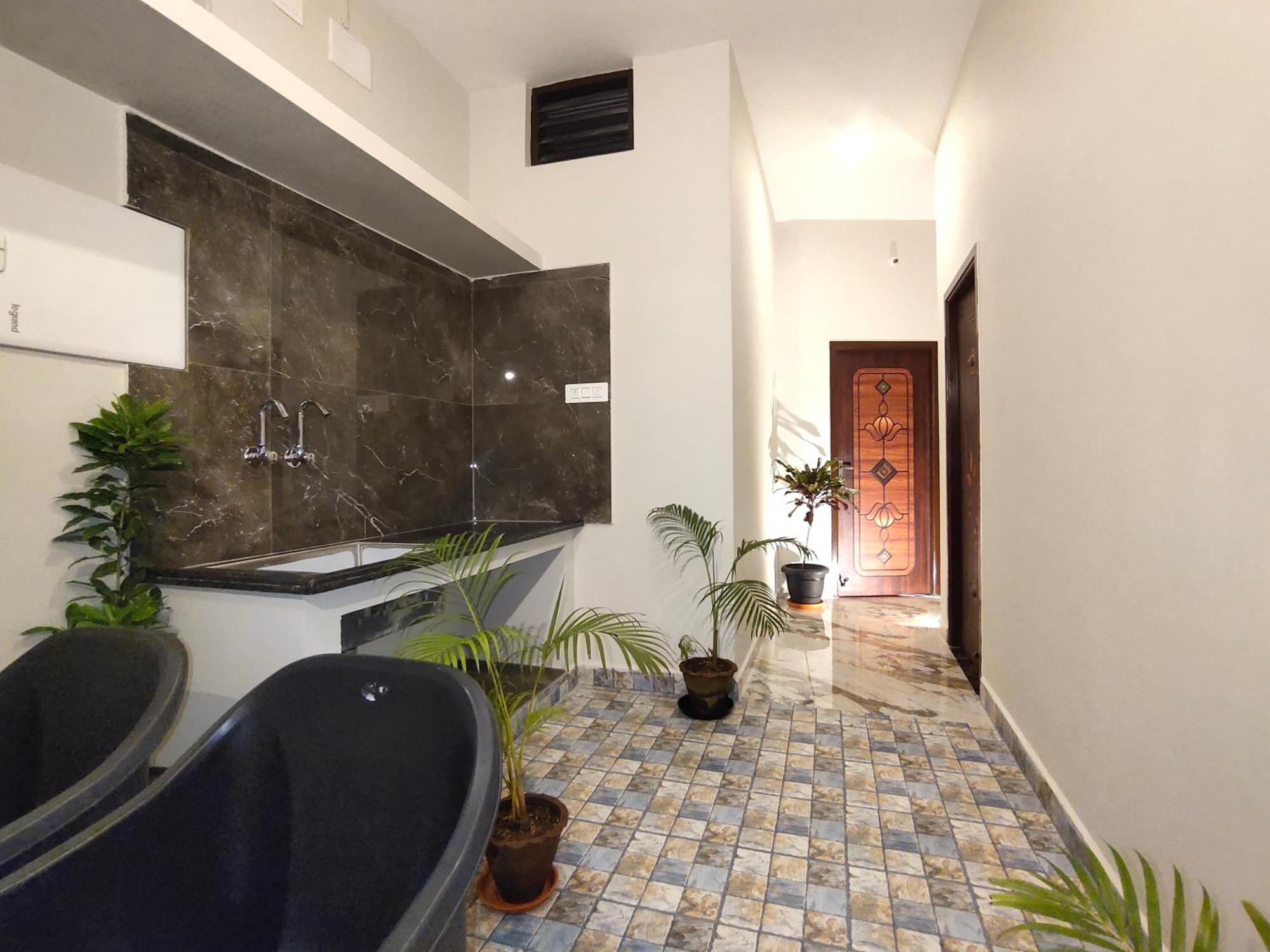 PV Inn Pondicherry Bagian luar foto